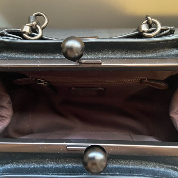 Kiss Lock Coach Purses - Picture 4 of 9